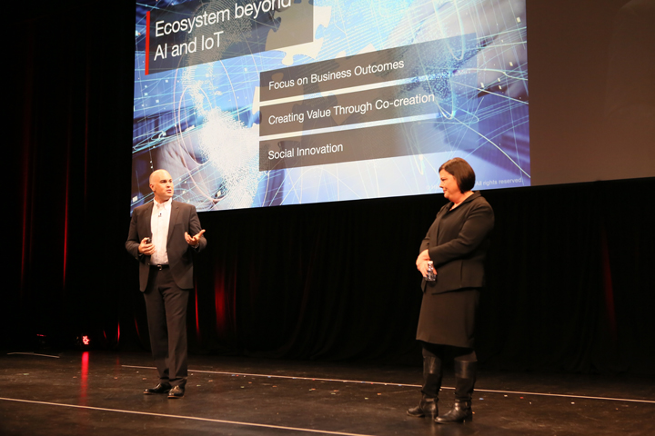 Phil Townsend, Senior Vice President, Hitachi Consulting and Ellen Dowd, Senior Vice President, SIBU present “Hitachi Social Innovation: Outcomes Through Co-Creation with Customers and Oracle” during Executive Solution Session at Oracle OpenWorld 2018